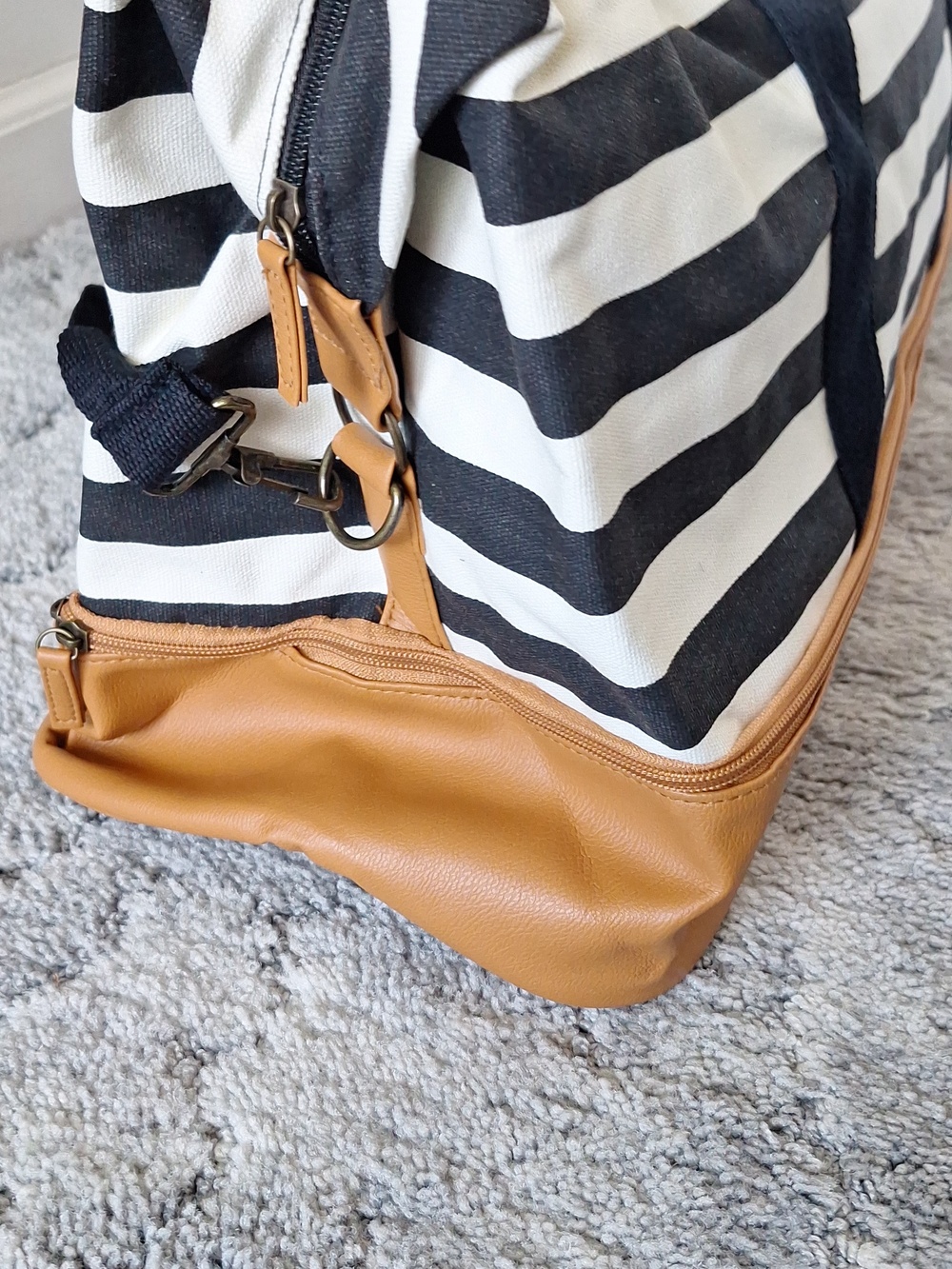 Dsw Stripped Canvas and Vinyl Duffle Bag NWT - Picture 6 of 6